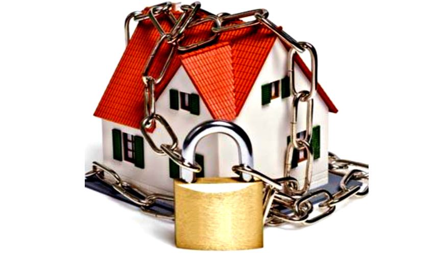Herstelde deur na braakschade bij een woning in Baarn Herstelde deur na braakschade bij een woning in Baarn